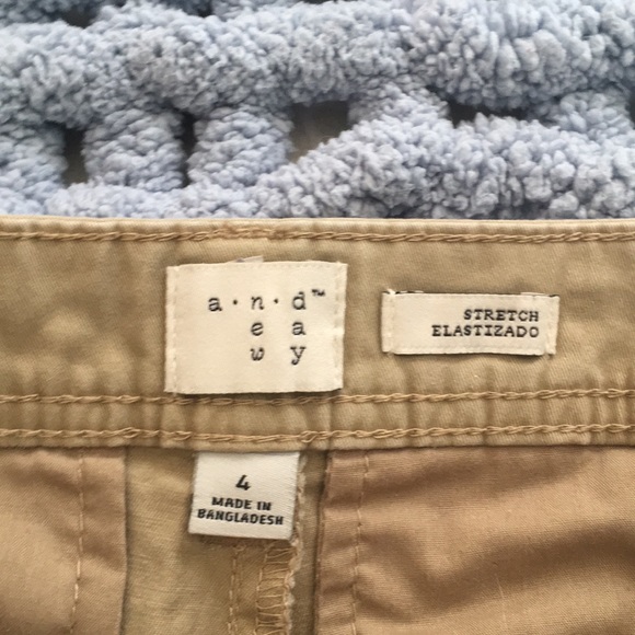 Khaki short shorts - Picture 2 of 2